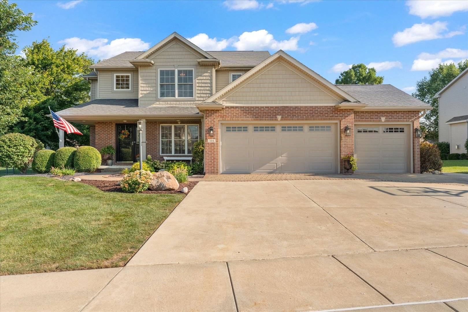 504 Elk DR, Mahomet, IL 61853