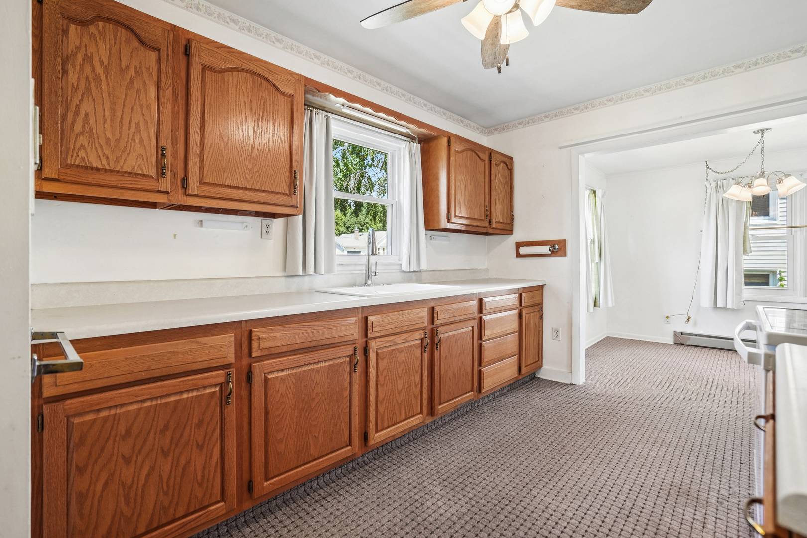825 4th ST, De Witt, IA 52742