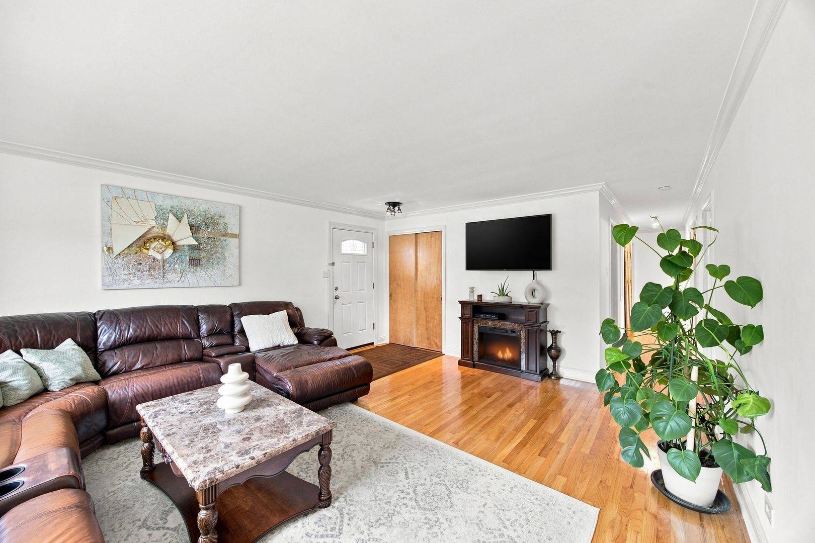 8626 Saint Louis AVE, Skokie, IL 60076