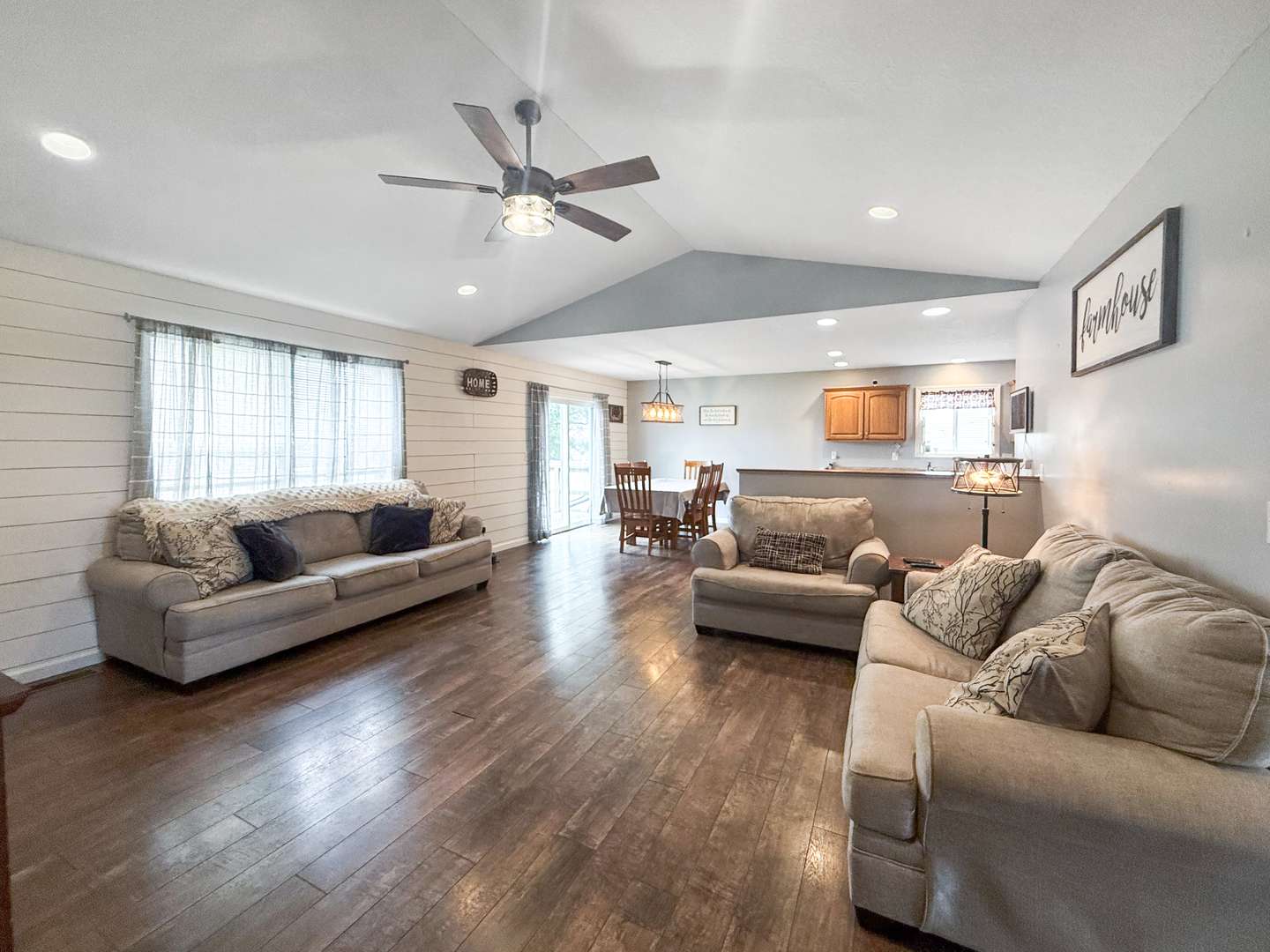 103 E Center ST, Gifford, IL 61847