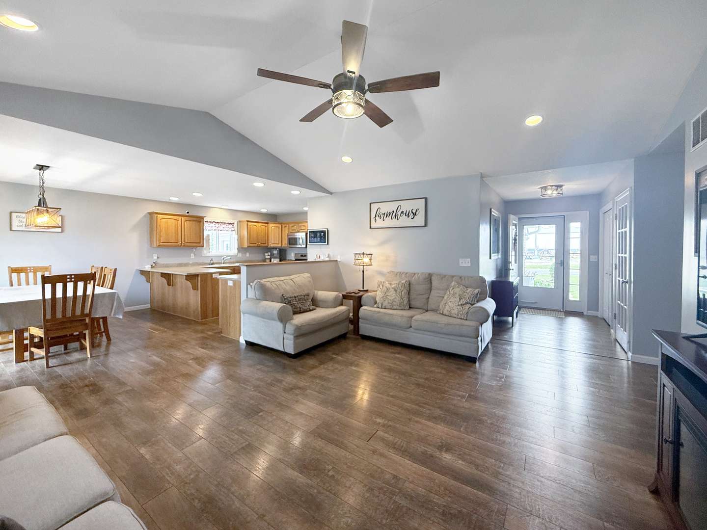 103 E Center ST, Gifford, IL 61847