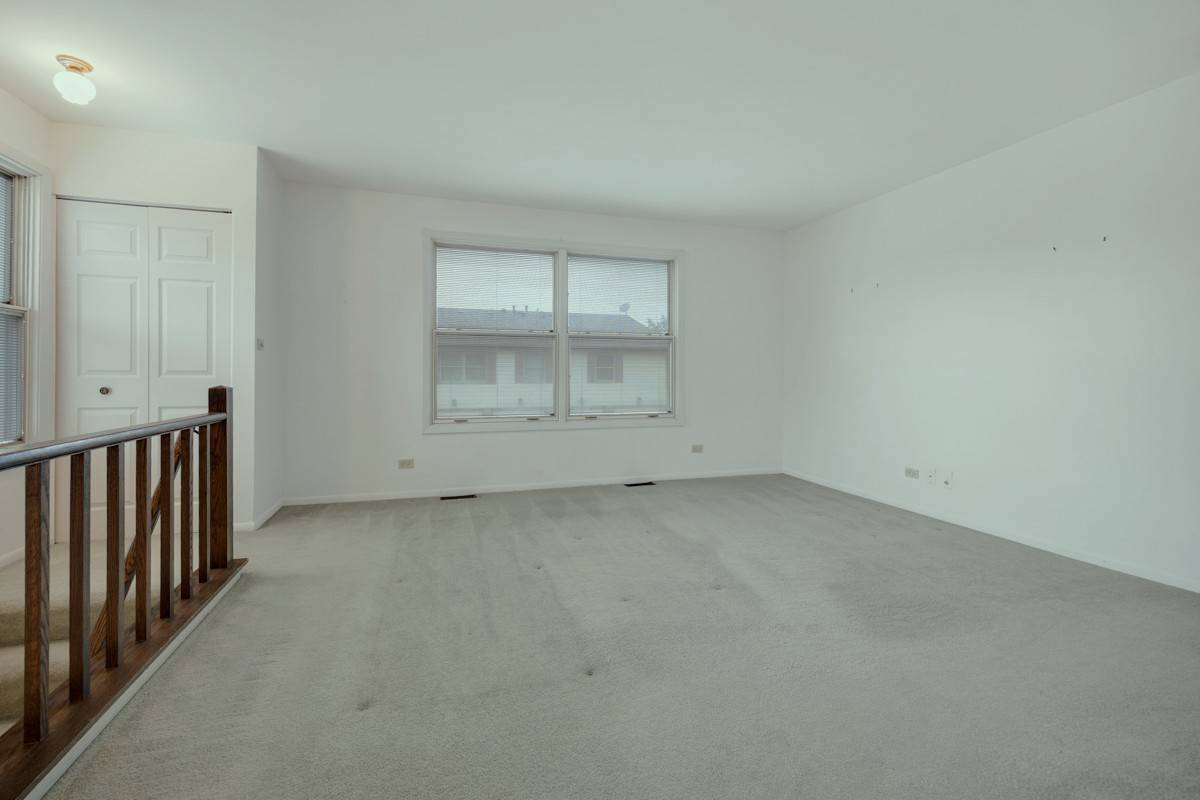 784 Leicester RD #784, Elk Grove Village, IL 60007