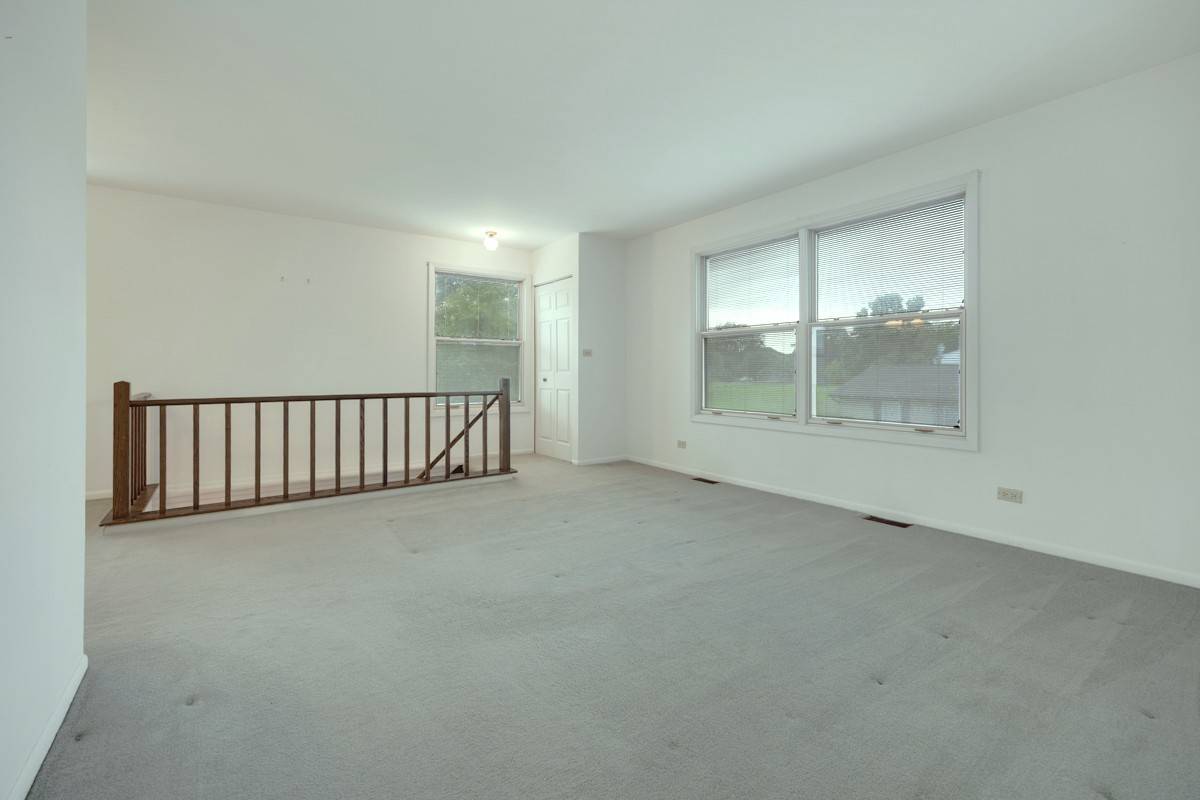 784 Leicester RD #784, Elk Grove Village, IL 60007