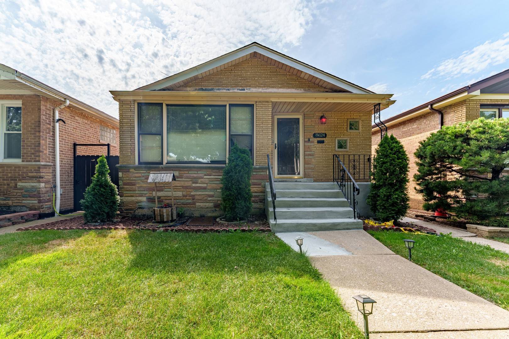 8624 S Kostner AVE, Chicago, IL 60652