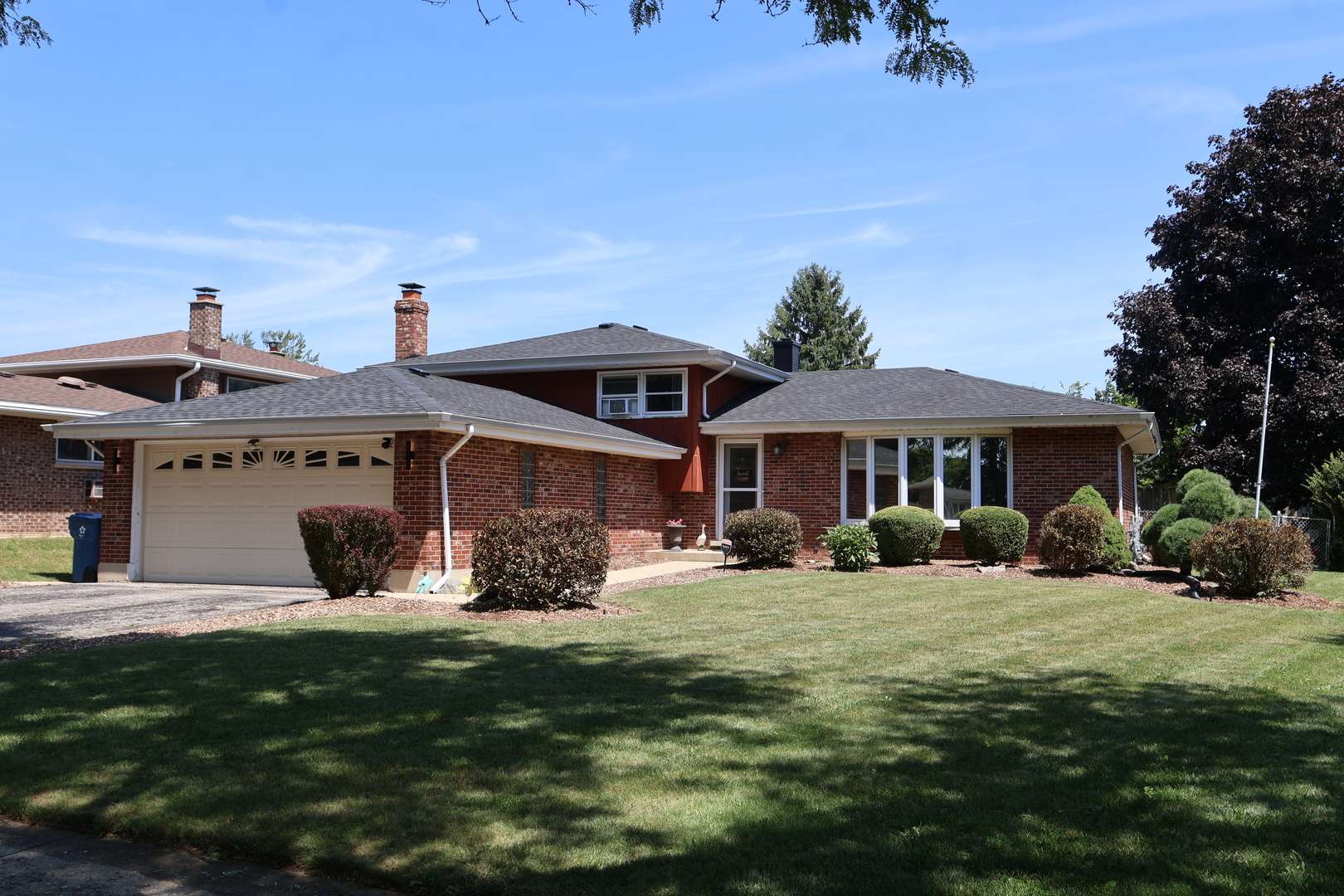 510 W Millns CT, Addison, IL 60101