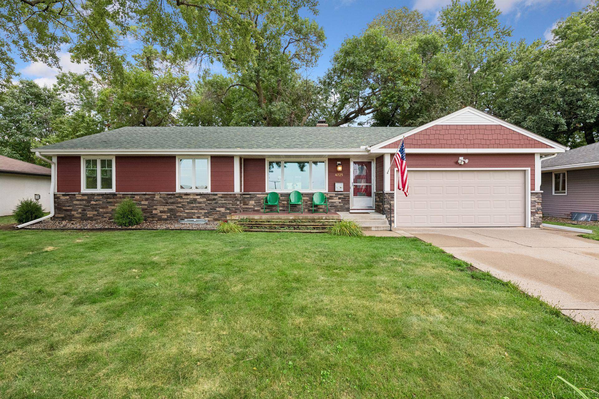 4725 School RD, Edina, MN 55424