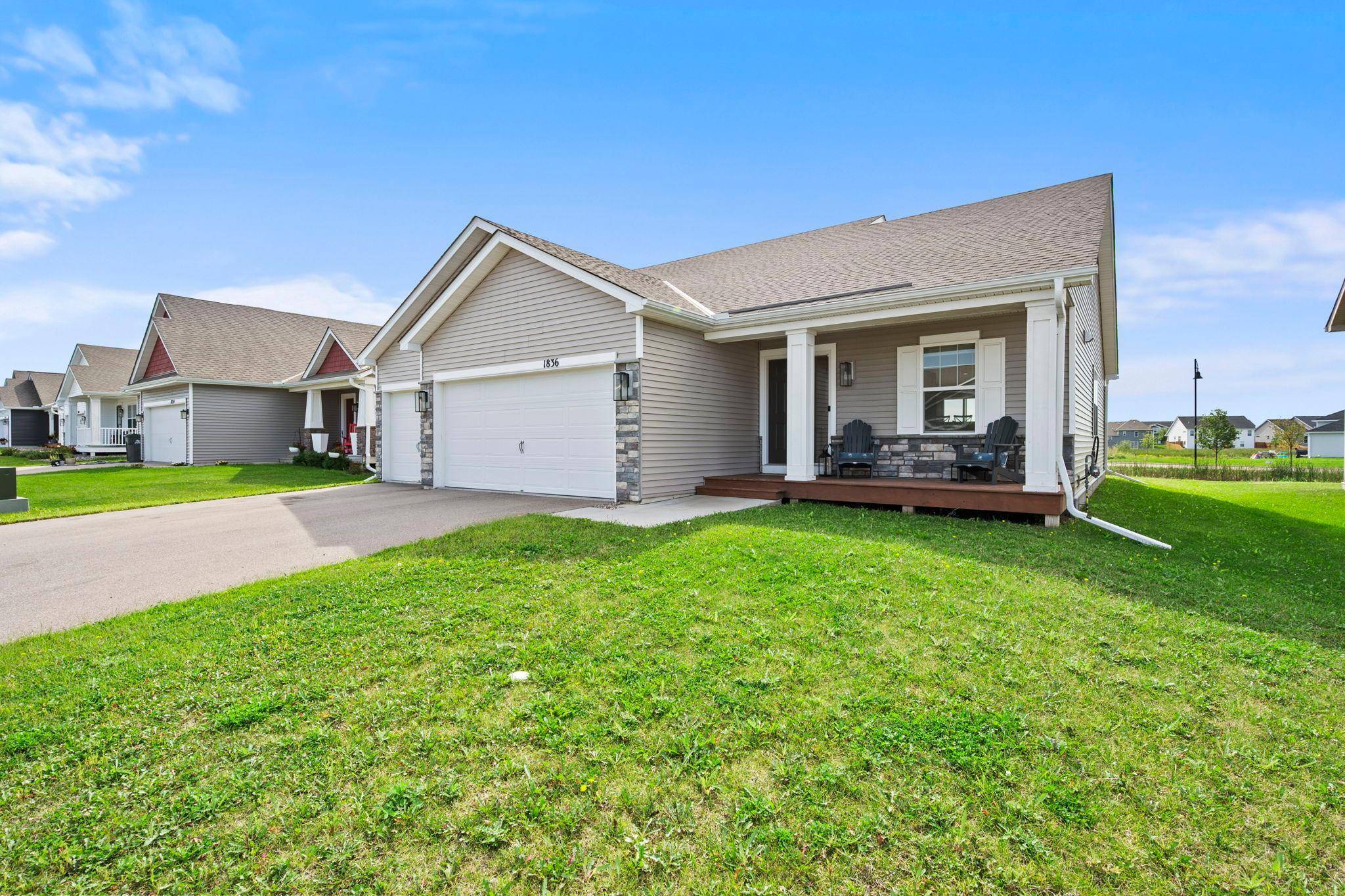 1836 Fields DR, Carver, MN 55315