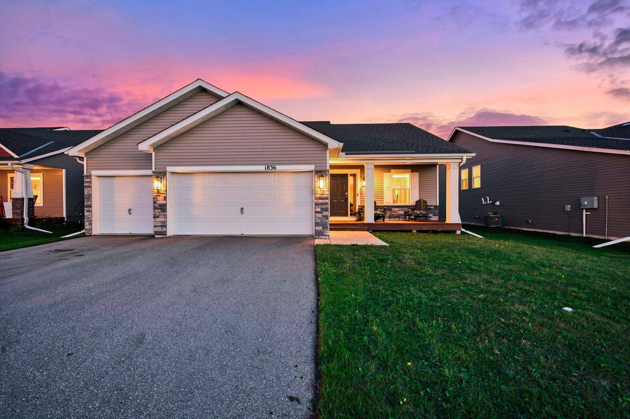1836 Fields DR, Carver, MN 55315