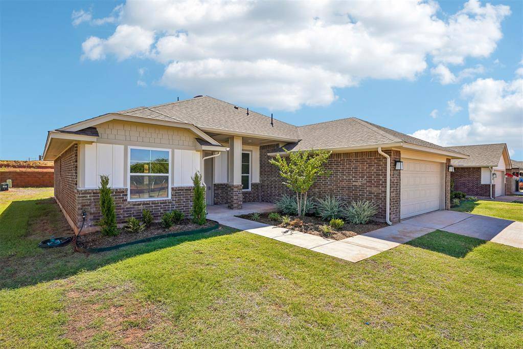 1812 Pin Cherry LN, Moore, OK 73160