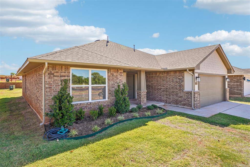1804 Pin Cherry LN, Moore, OK 73160