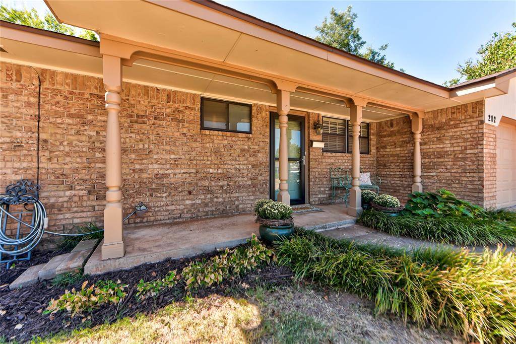202 E Cherry AVE, Yukon, OK 73099