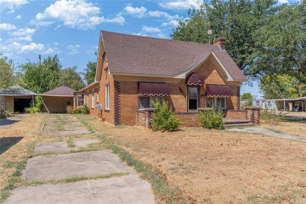 1402 S 19th ST, Chickasha, OK 73018
