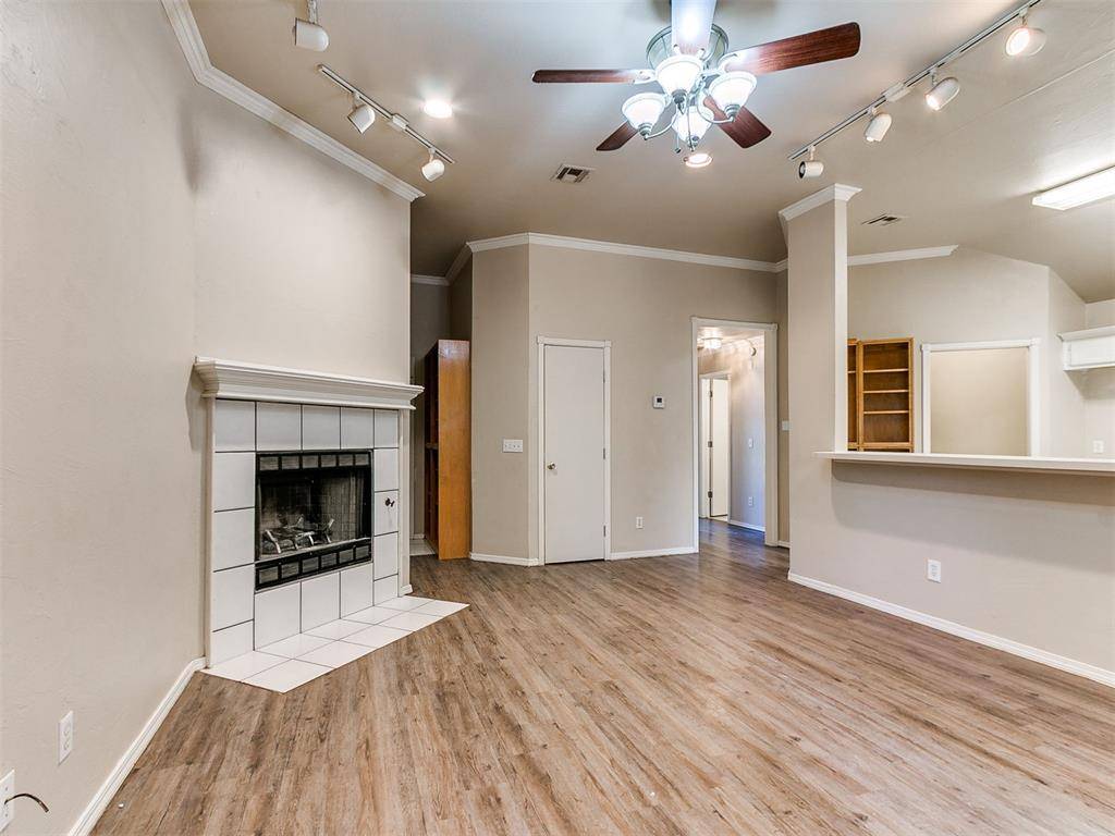 400 W 10th ST, Edmond, OK 73003