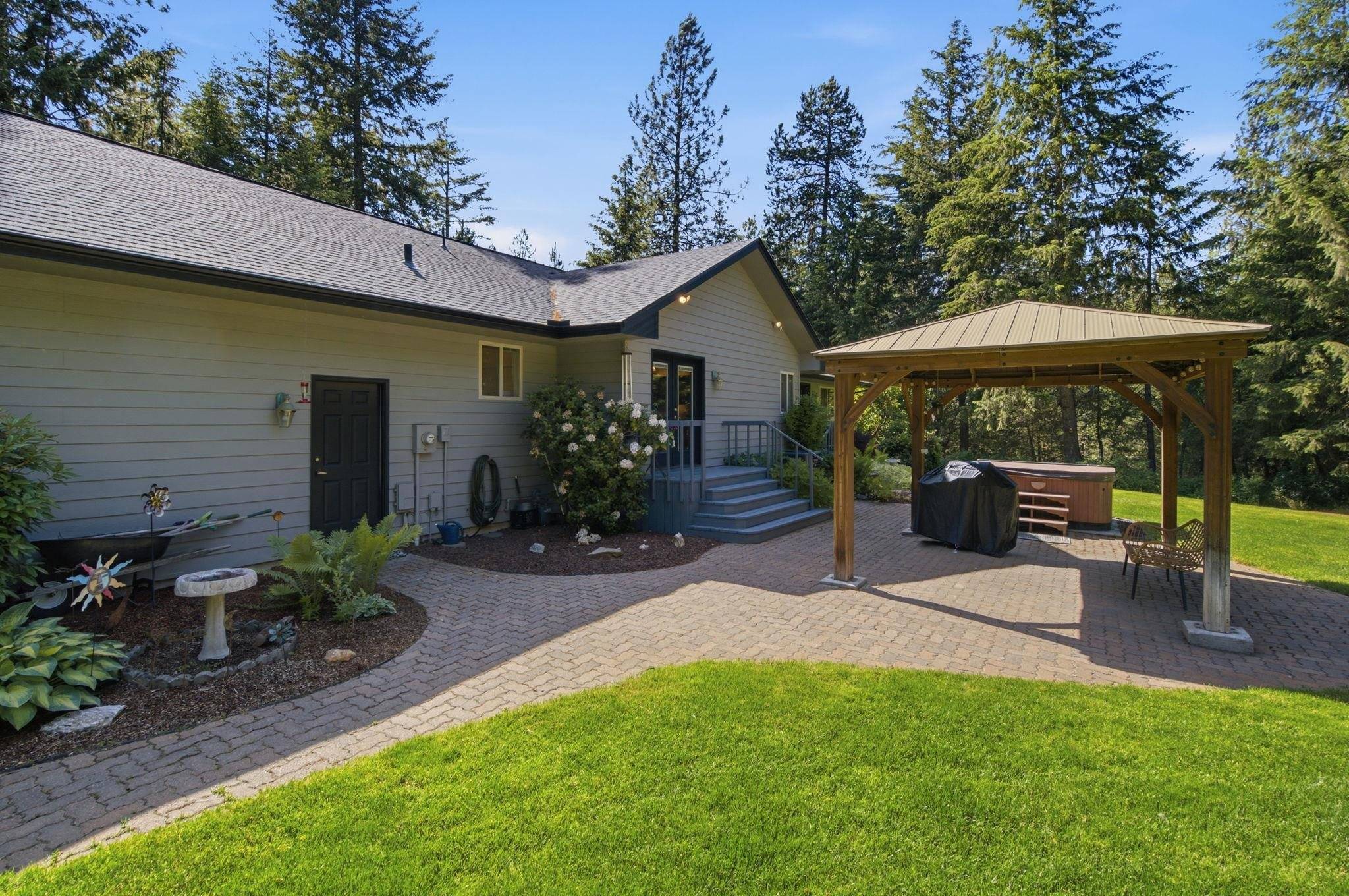8818 N Ormond Ct, Newman Lake, WA 99025