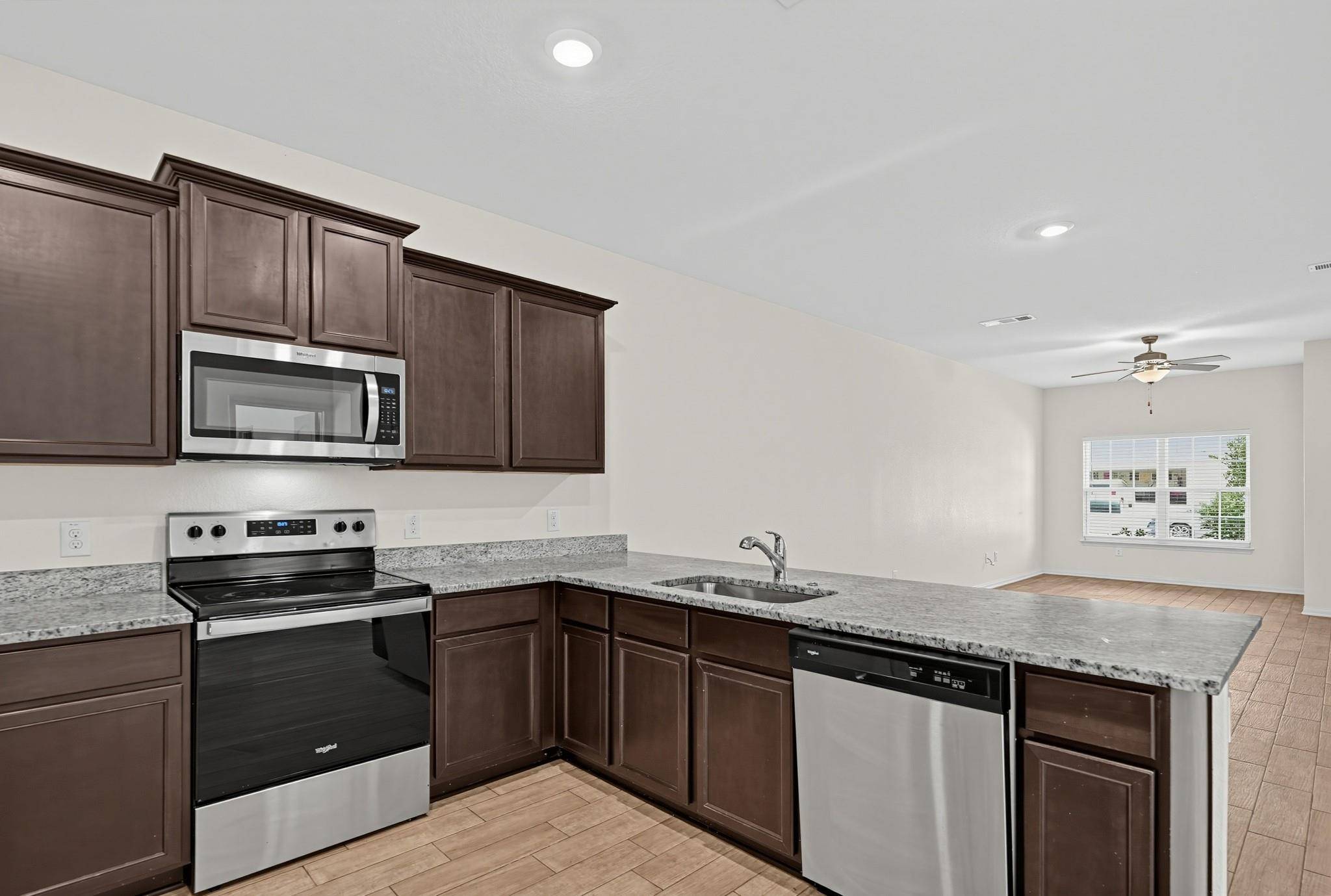 172 Allington CIR, Jarrell, TX 76537