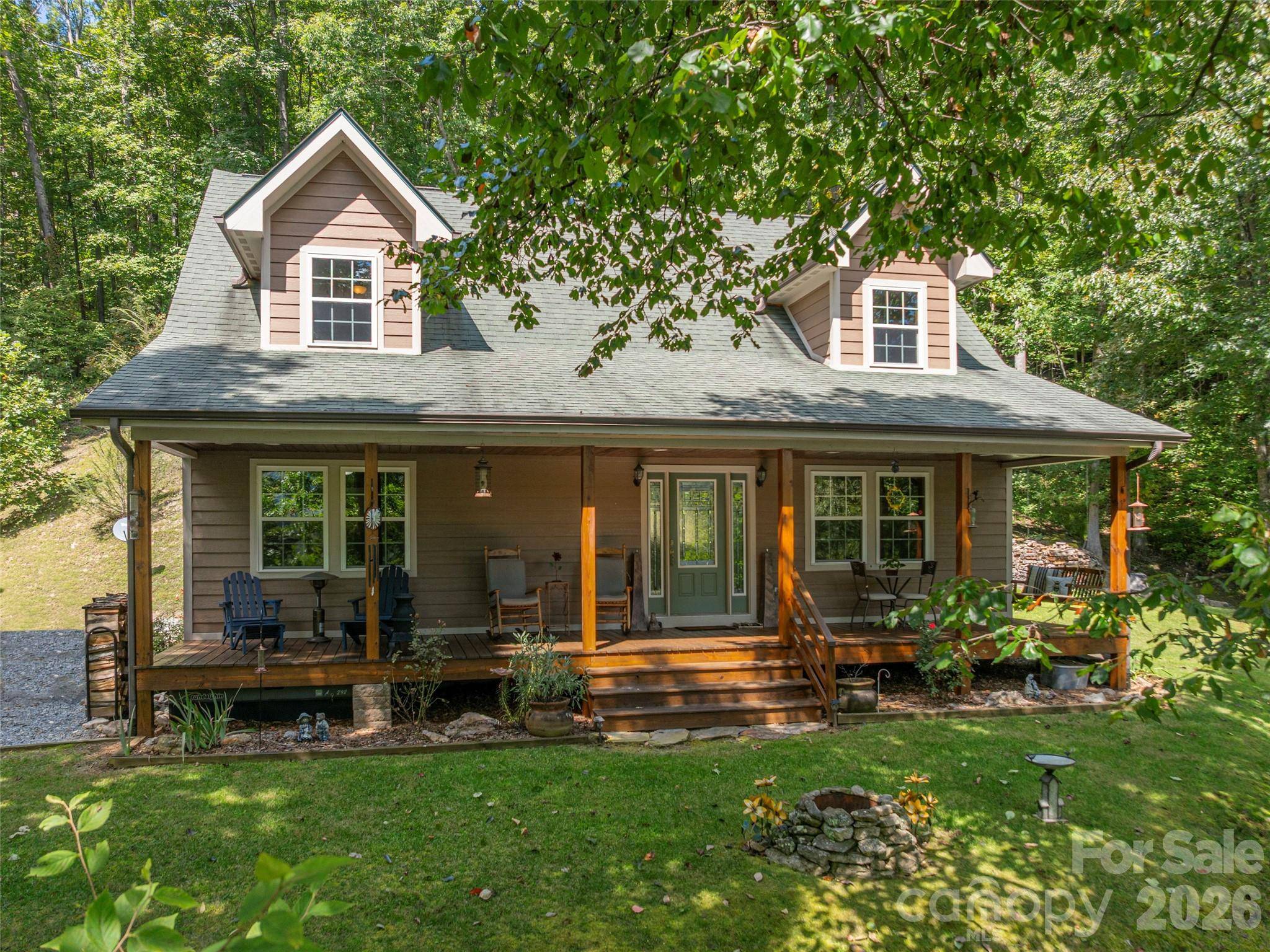 27 Little Roundtop RD, Clyde, NC 28721
