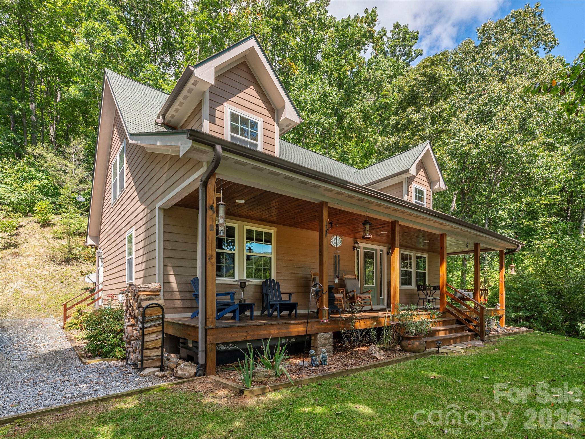 27 Little Roundtop RD, Clyde, NC 28721