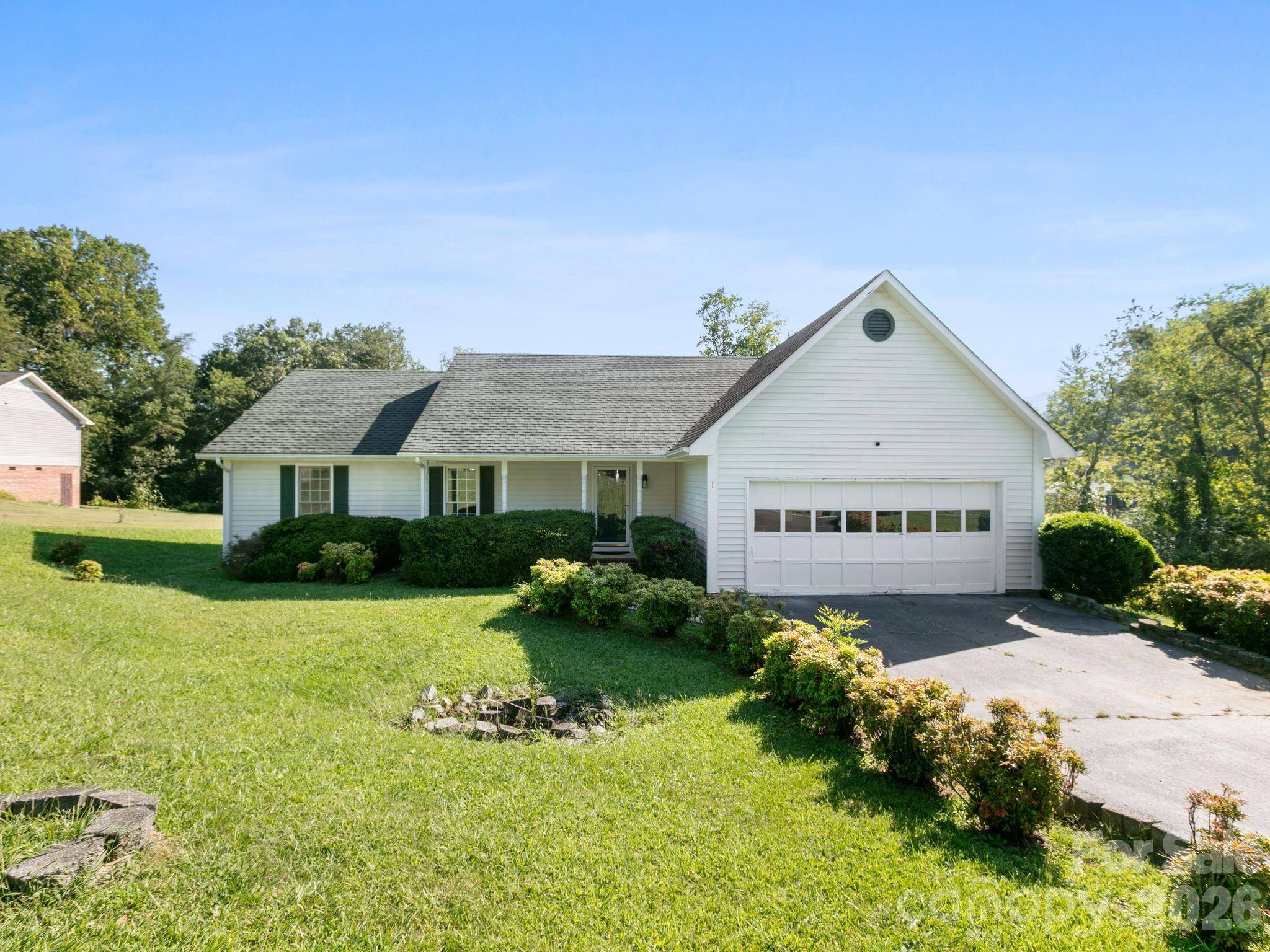 1 Strathmore DR, Arden, NC 28704
