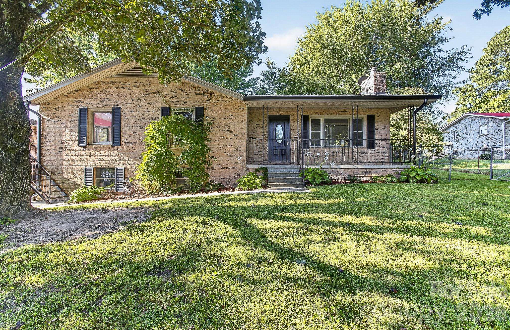 1371 Jackson Loop RD, Flat Rock, NC 28731