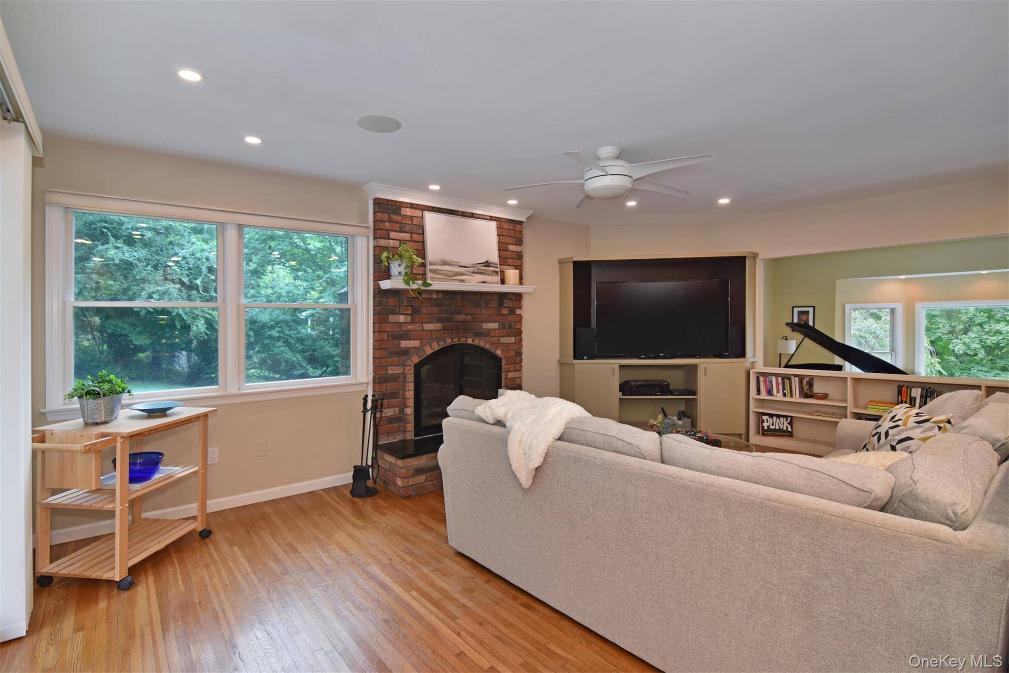 91 Sycamore LN, Irvington, NY 10533