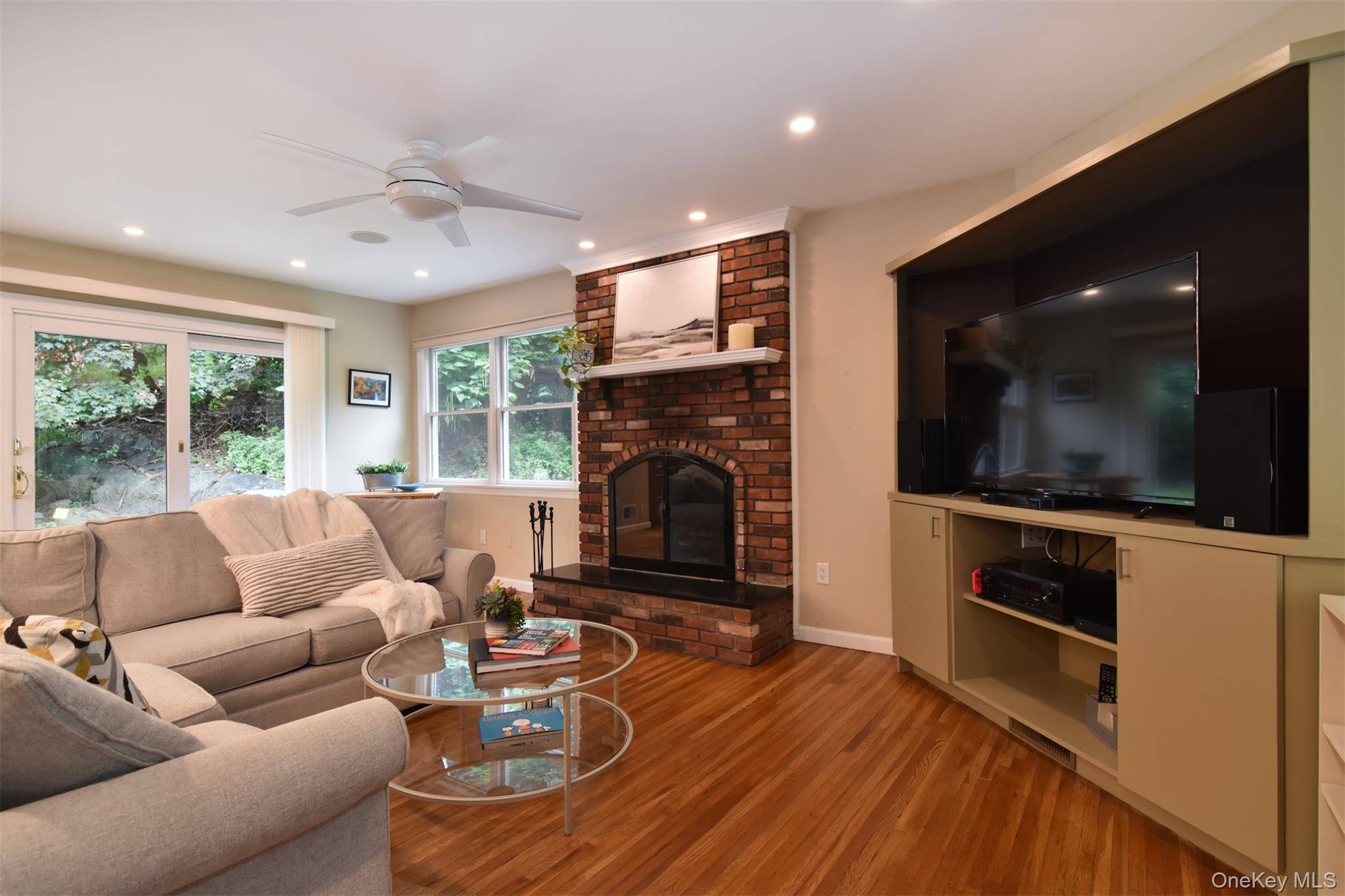 91 Sycamore LN, Irvington, NY 10533