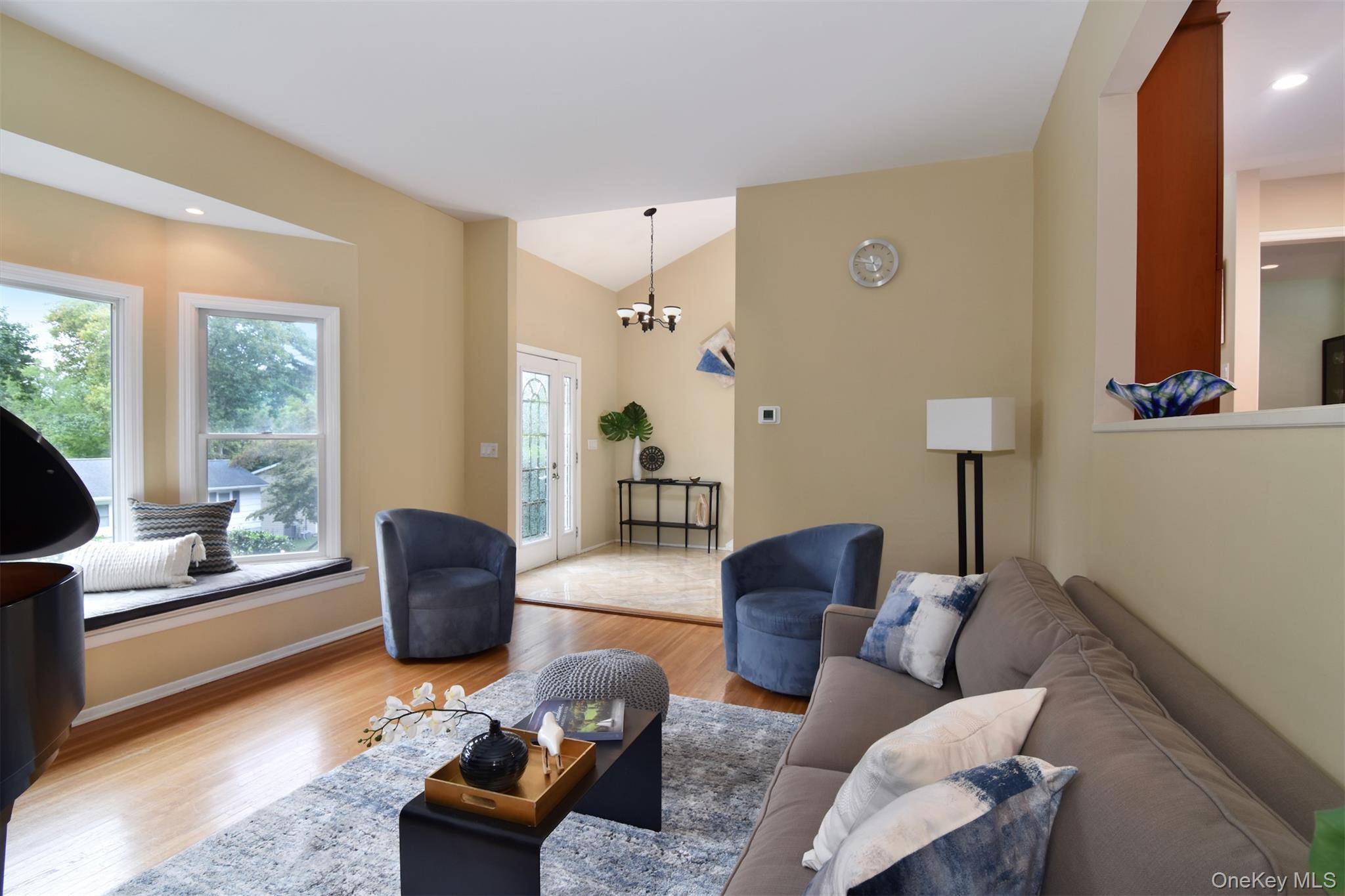 91 Sycamore LN, Irvington, NY 10533