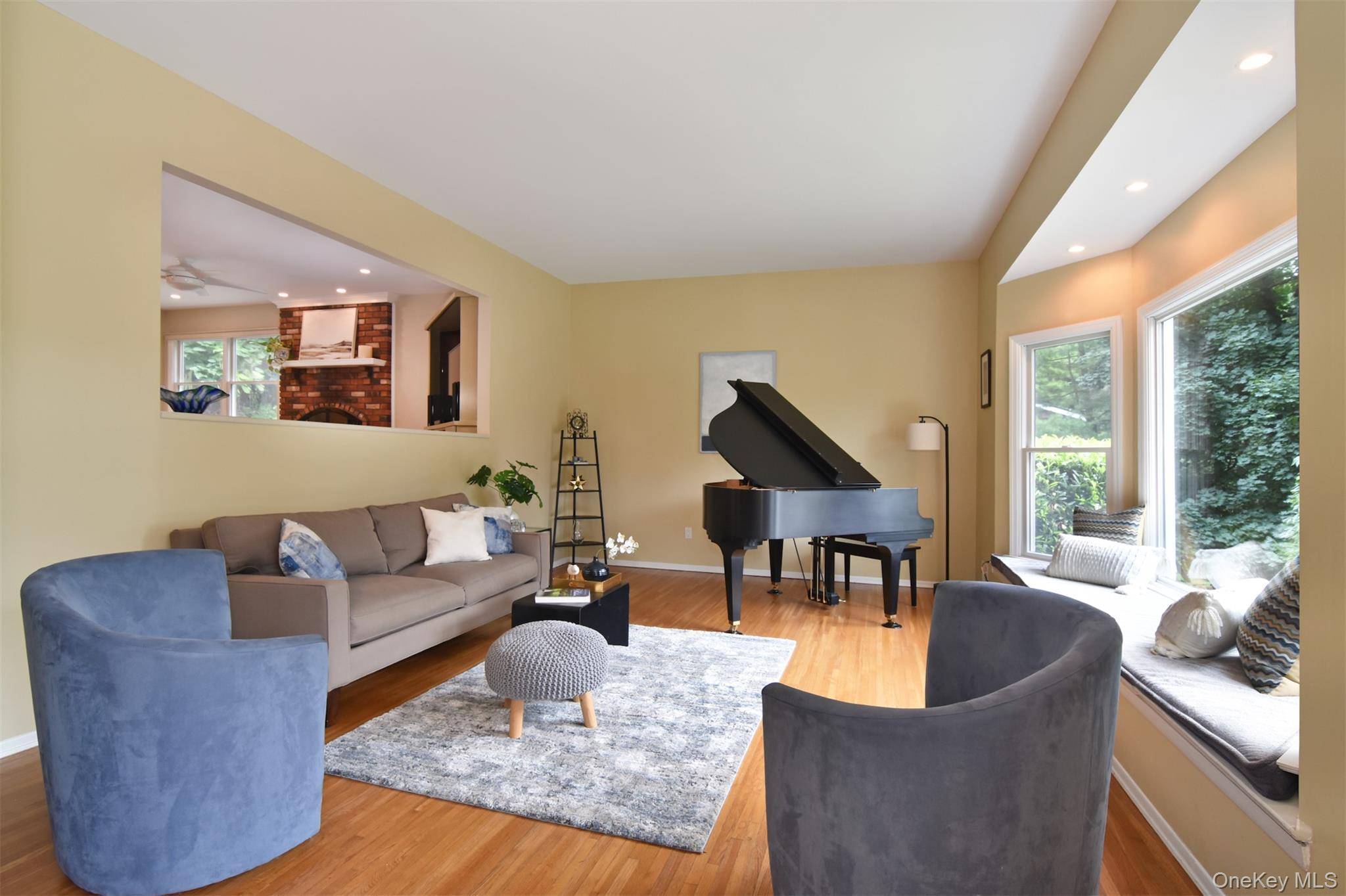 91 Sycamore LN, Irvington, NY 10533
