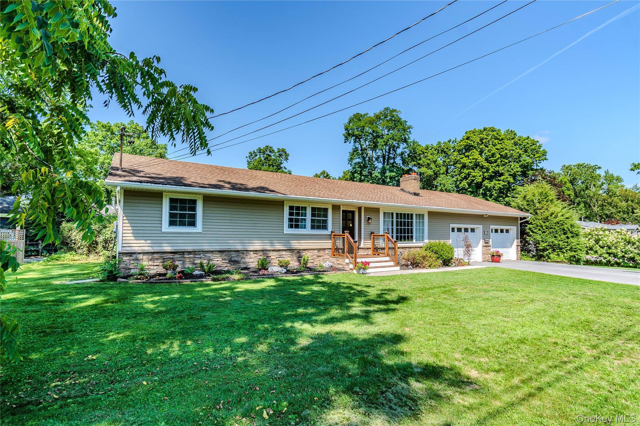 19 Closs DR, Rhinebeck, NY 12572