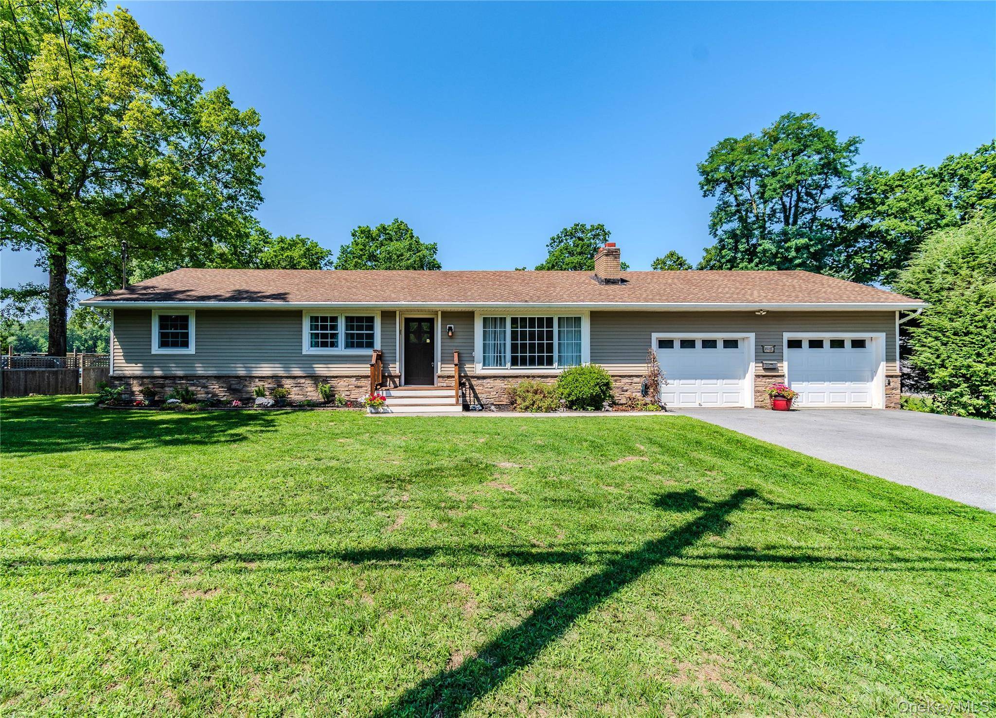 19 Closs DR, Rhinebeck, NY 12572