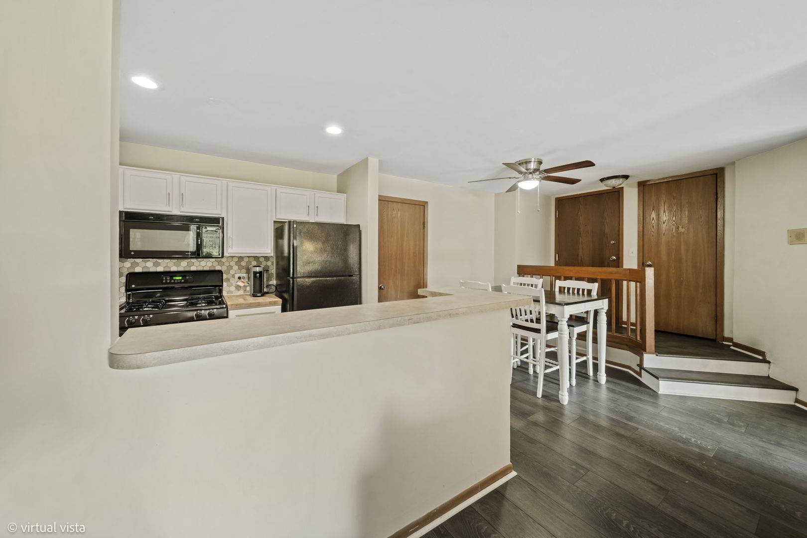 1328 Mc Dowell RD #103, Naperville, IL 60563