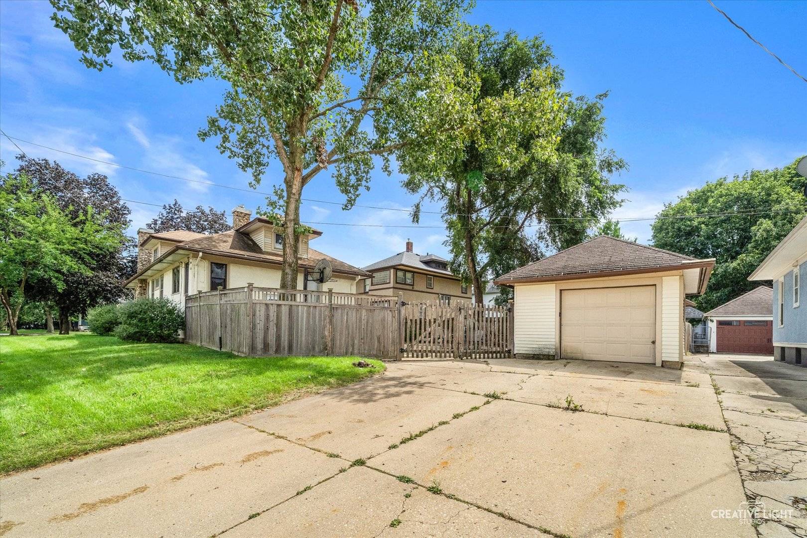 450 Arlington AVE, Elgin, IL 60120