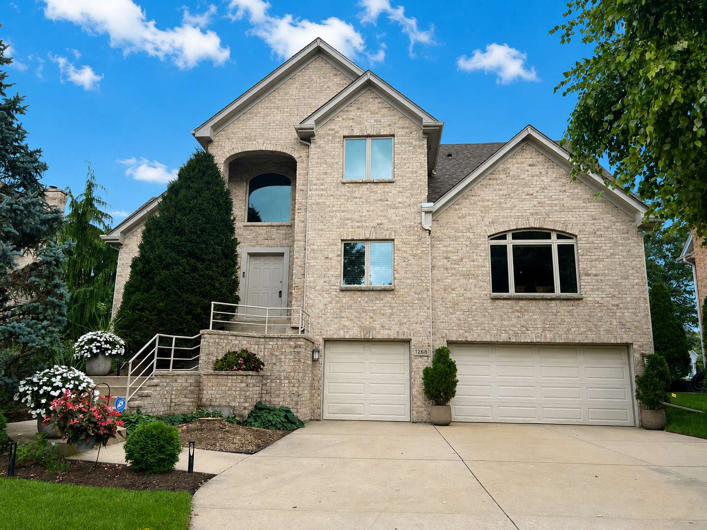 1268 N Palos AVE, Palatine, IL 60067