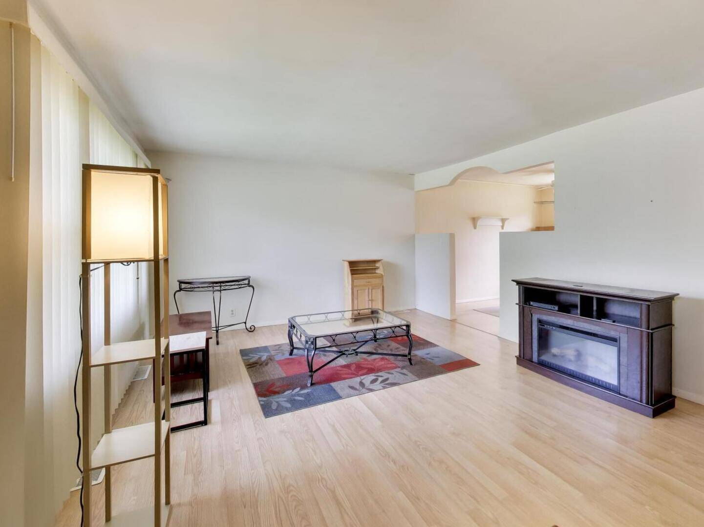 139 W Melody LN, Woodstock, IL 60098