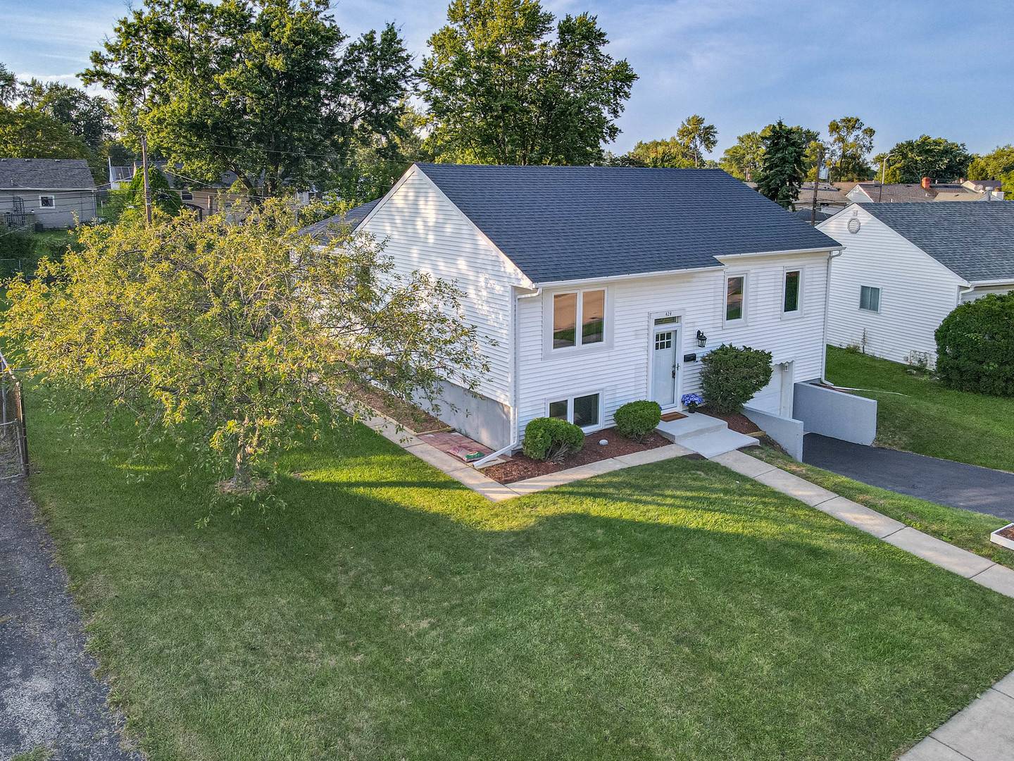 424 Mark AVE, Glendale Heights, IL 60139