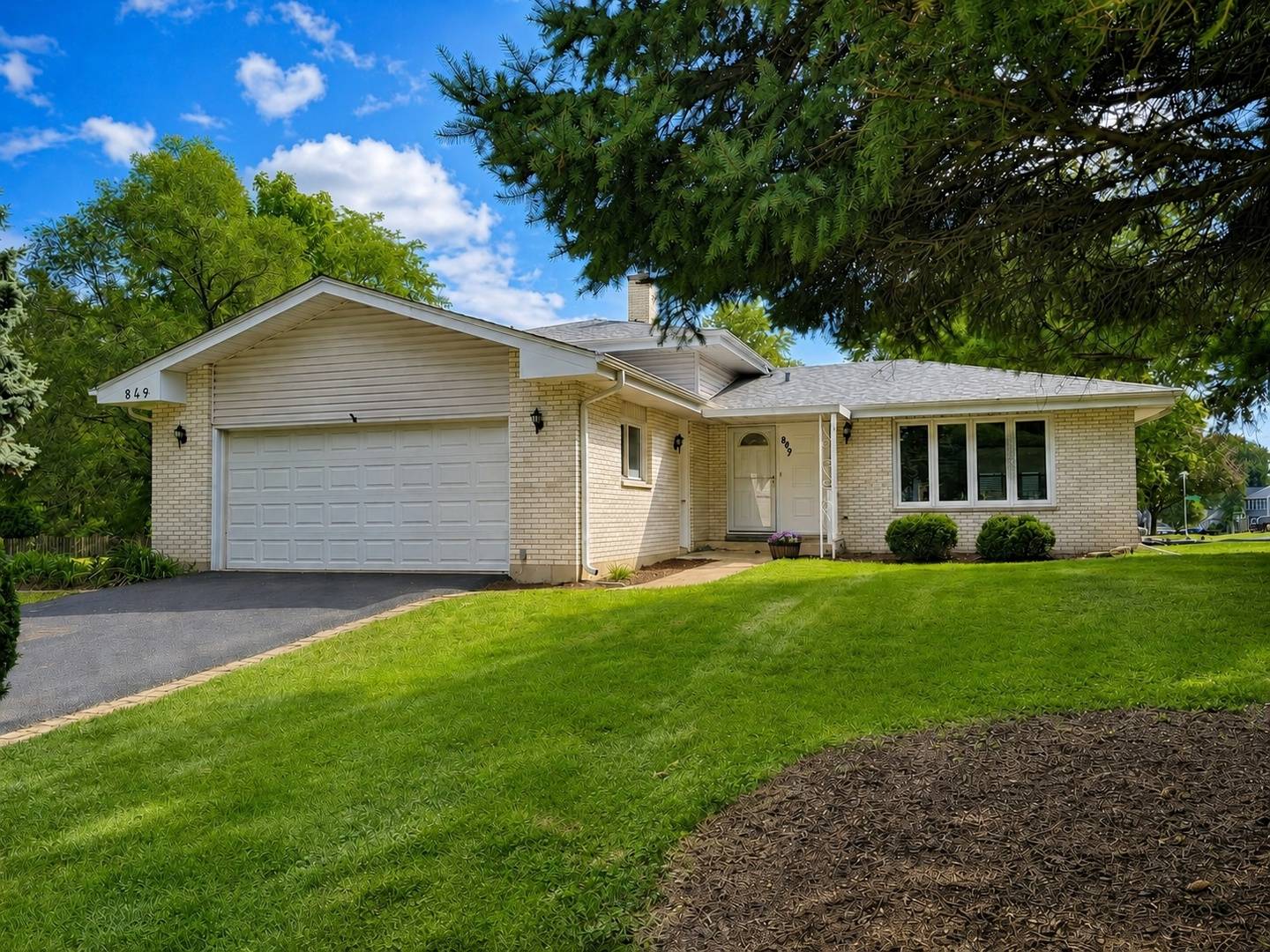 849 Pear Tree LN, Bartlett, IL 60103