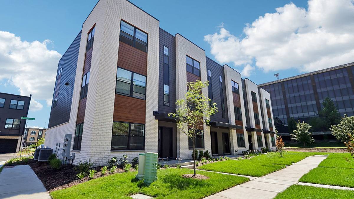 1155 Lakepointe DR, Schaumburg, IL 60196