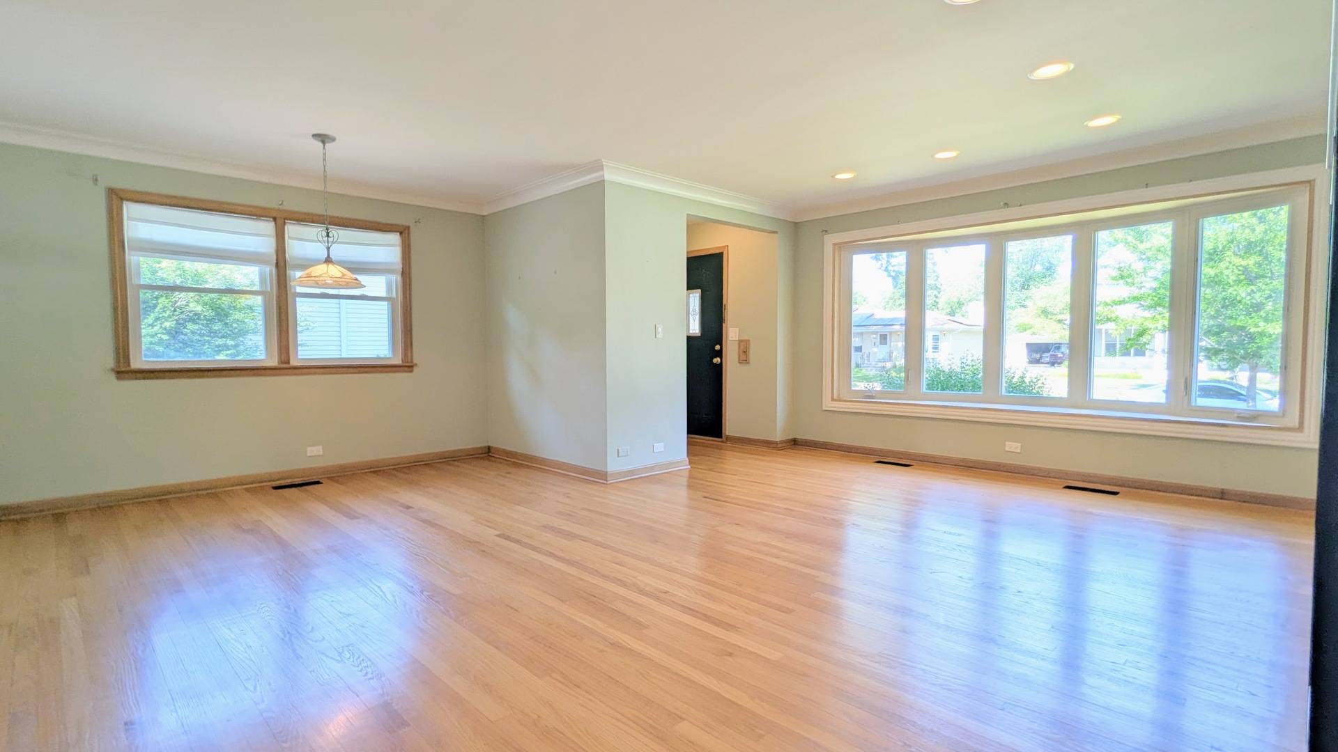 736 N Wilshire LN, Arlington Heights, IL 60004