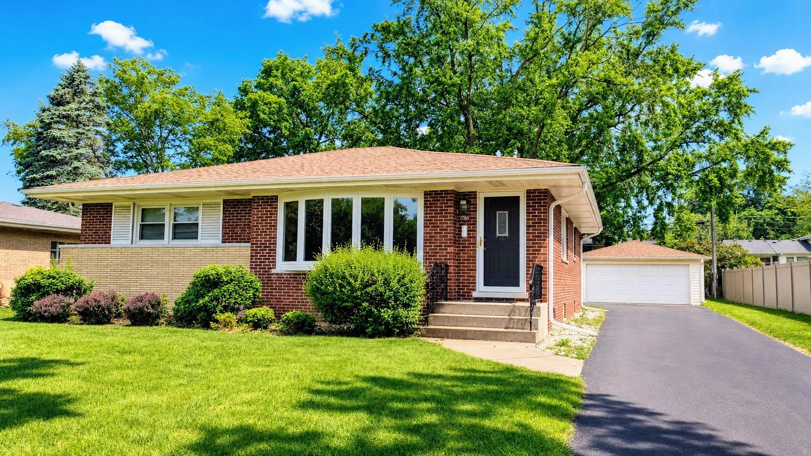 736 N Wilshire LN, Arlington Heights, IL 60004