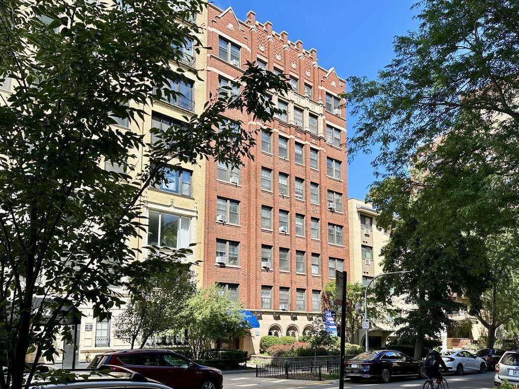 434 W Wellington AVE #401, Chicago, IL 60657