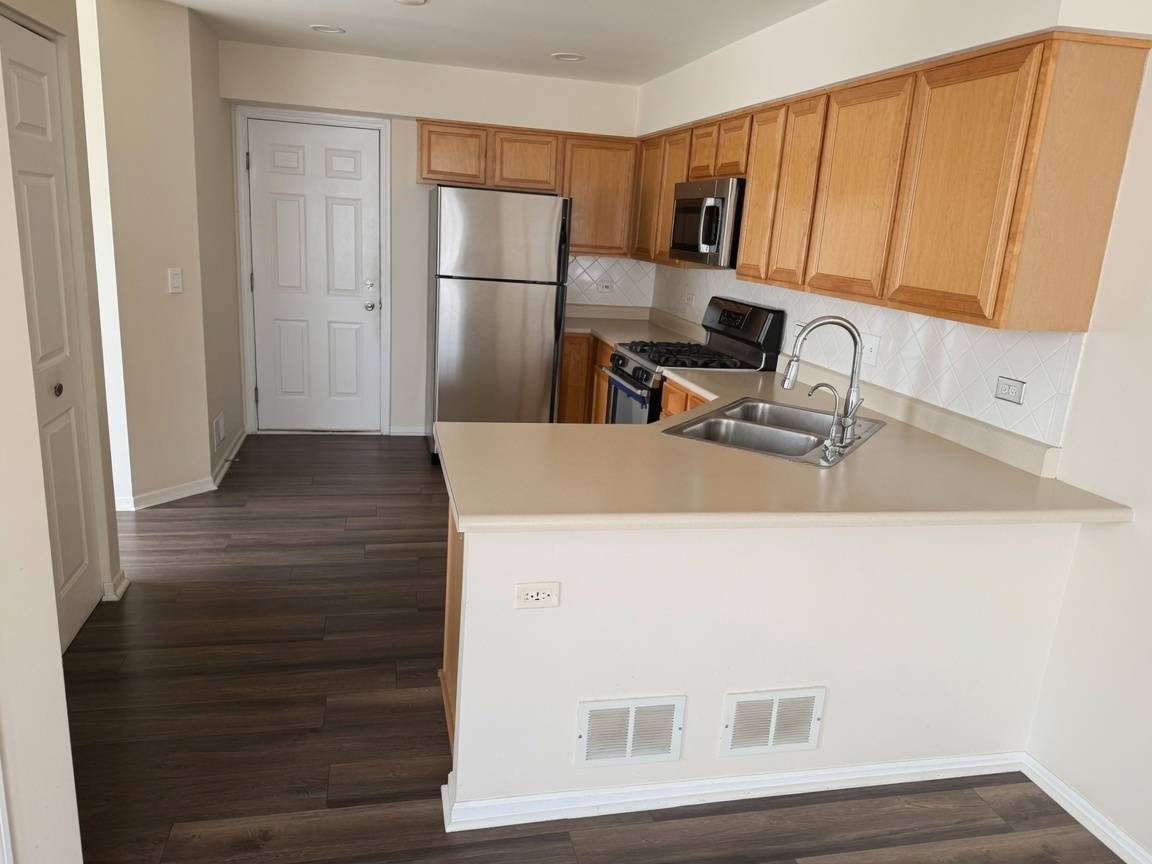 1334 FILLY LN #1334, Bartlett, IL 60103