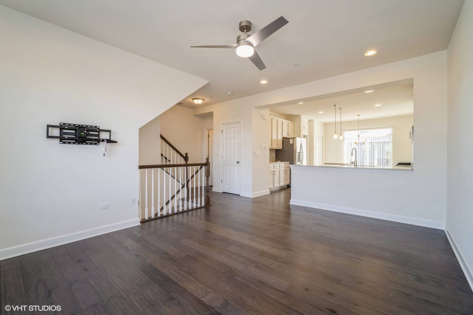 3s565 Camden ST, Warrenville, IL 60555
