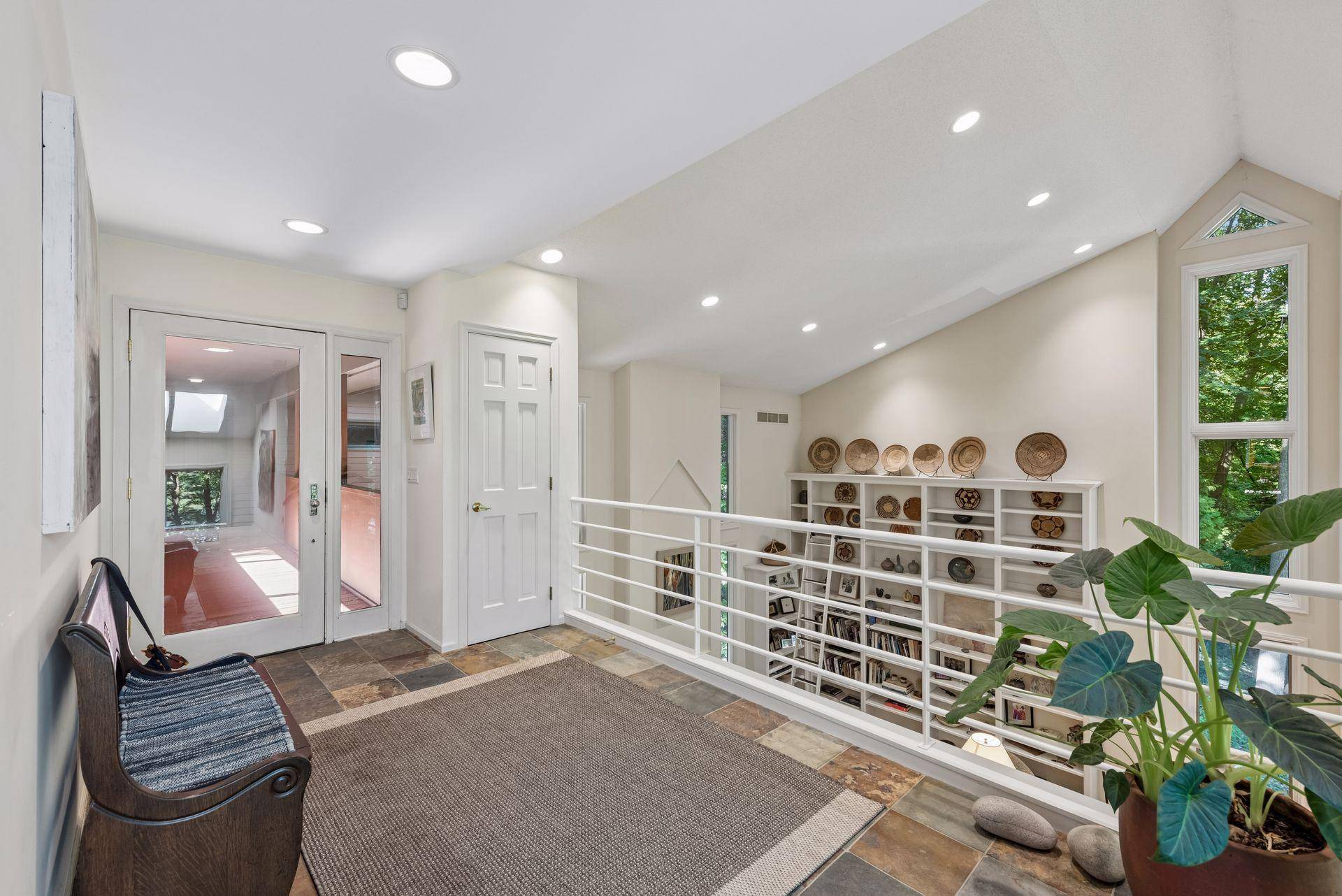 5845 Ridge RD, Shorewood, MN 55331