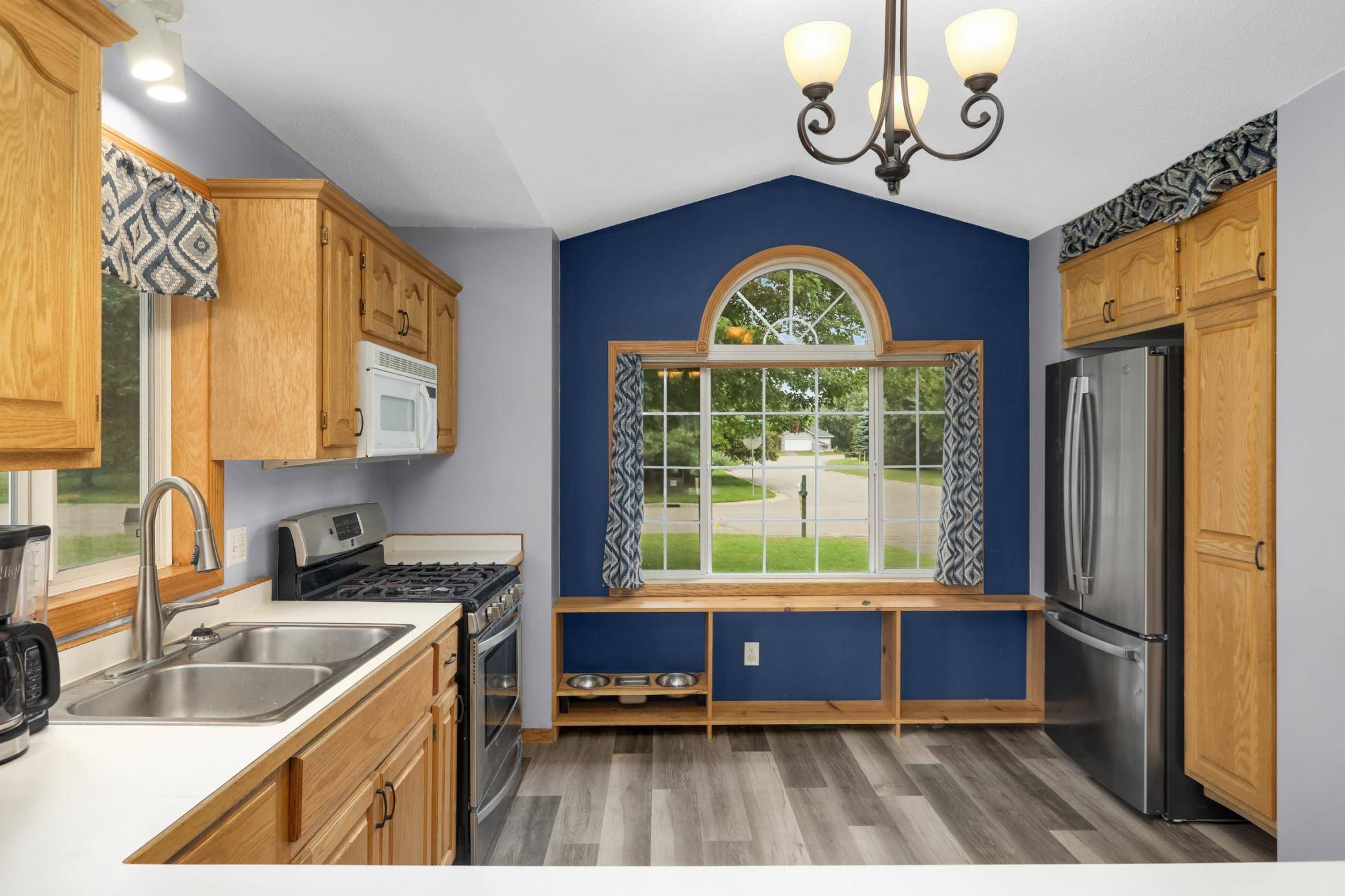 38343 Coventry DR, North Branch, MN 55056