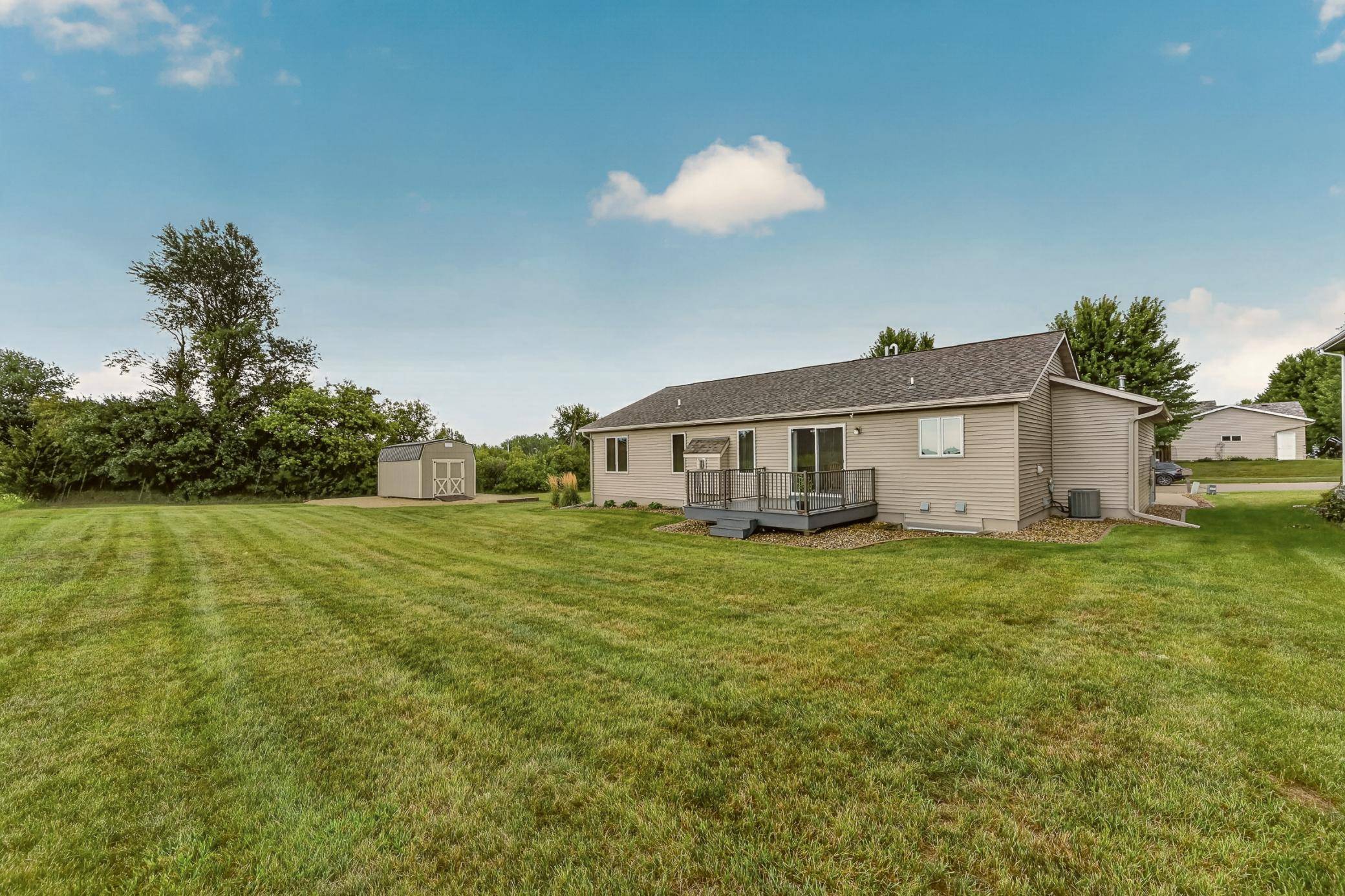905 22nd ST NE, Kasson, MN 55944