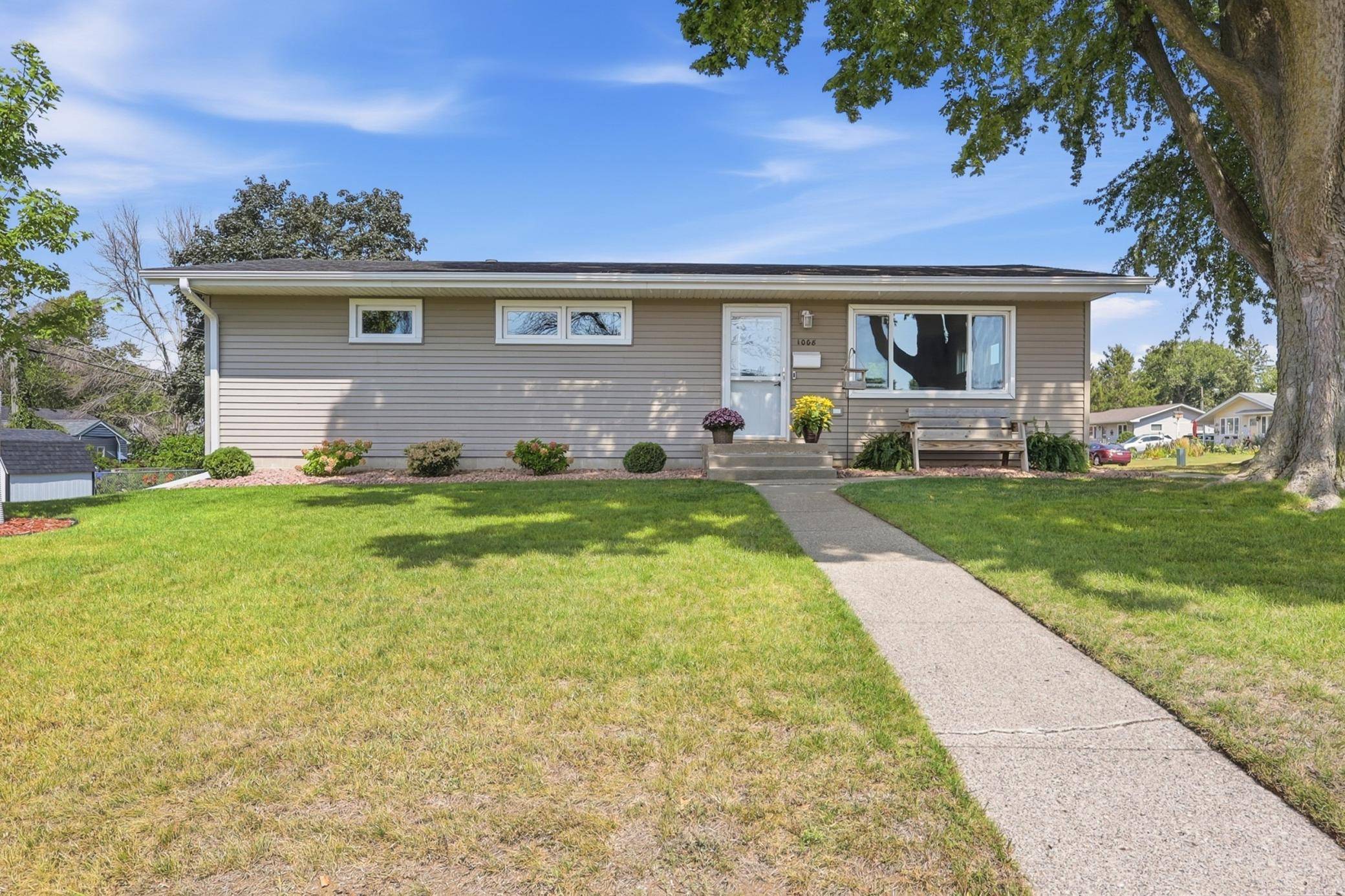 1008 9th ST SW, Faribault, MN 55021