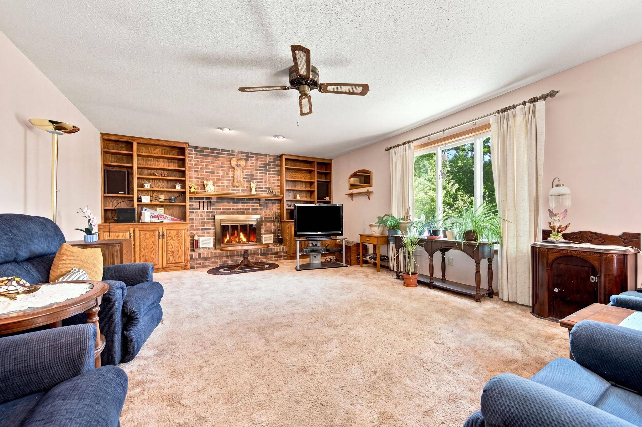 3017 Standridge PL, Maplewood, MN 55109
