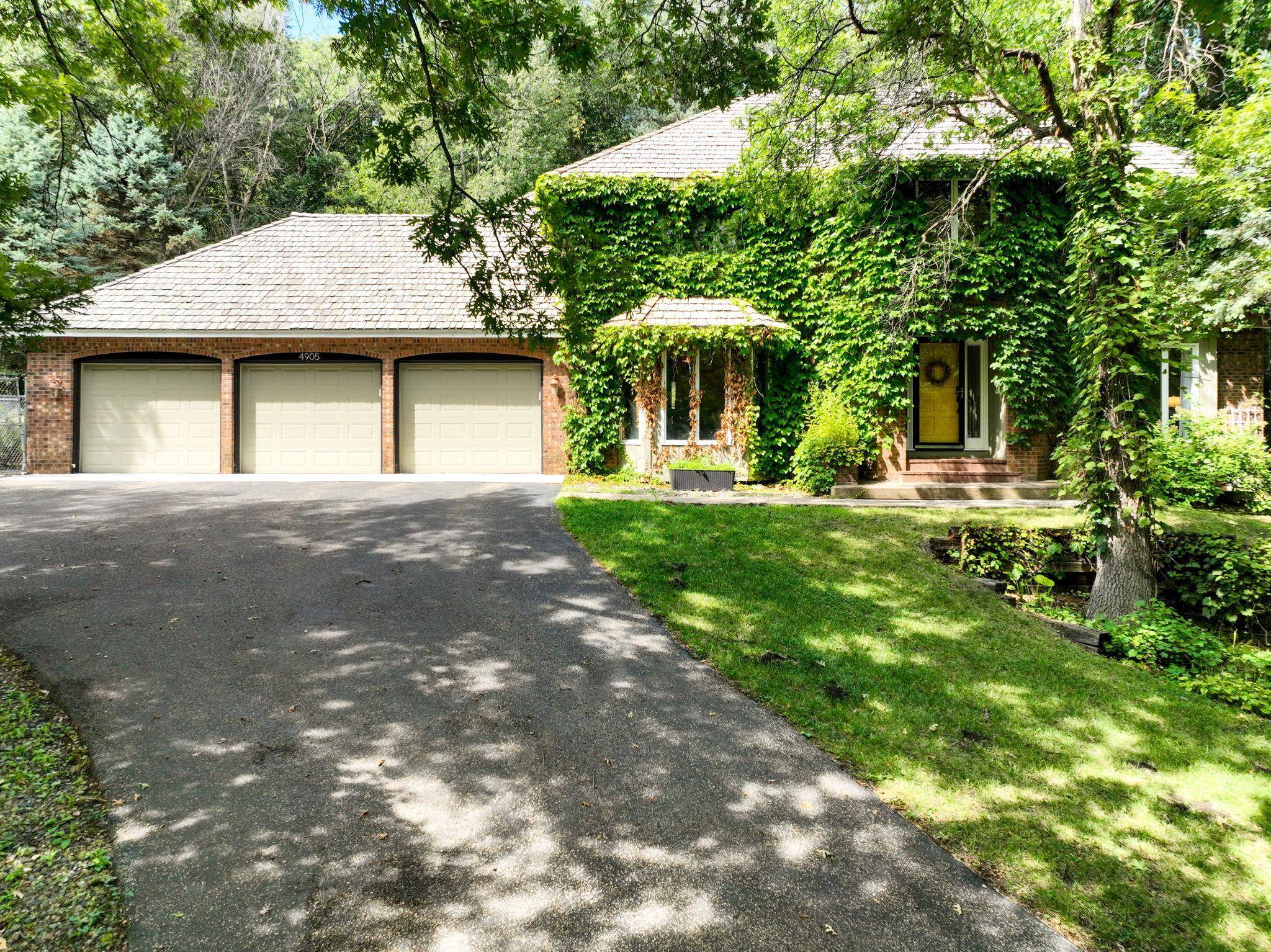 4905 Safari CT S, Eagan, MN 55122