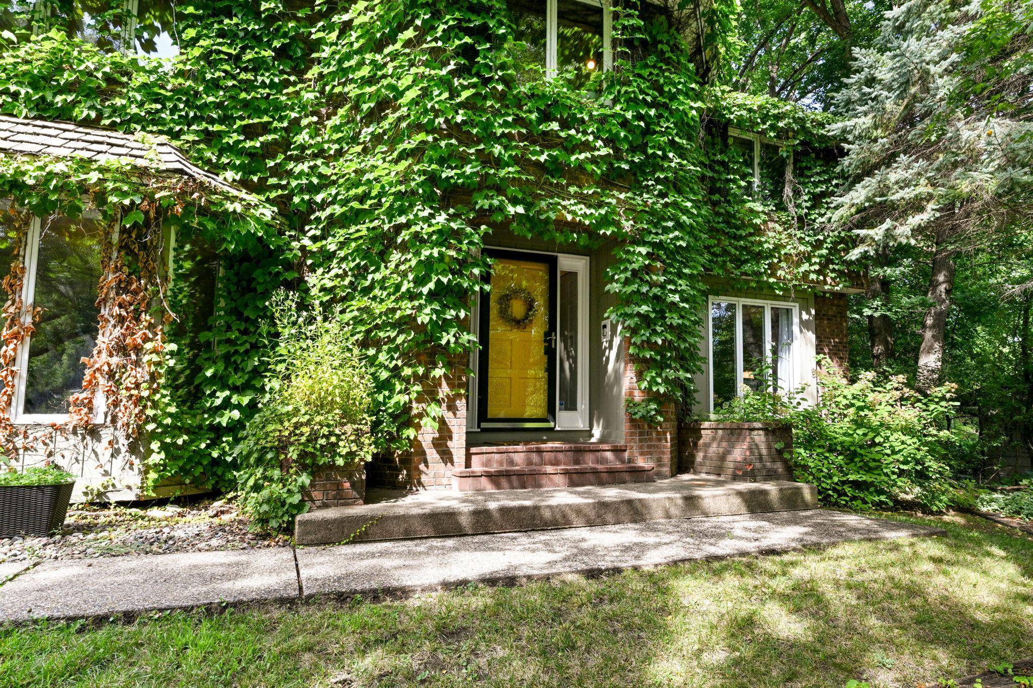 4905 Safari CT S, Eagan, MN 55122