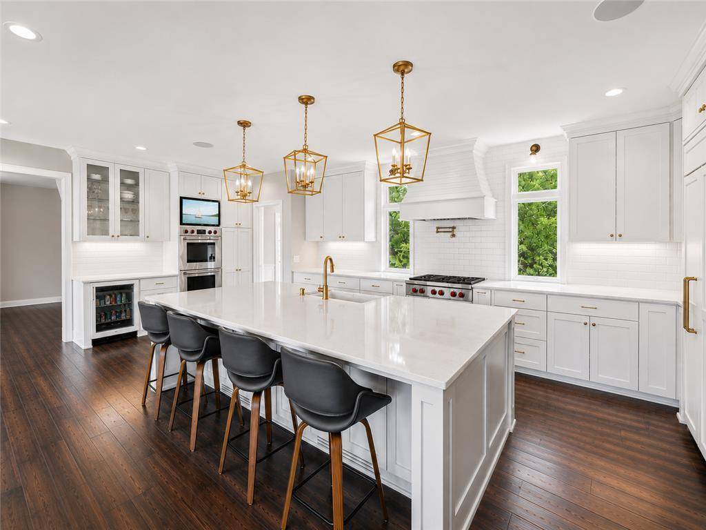 28200 Boulder CIR, Shorewood, MN 55331