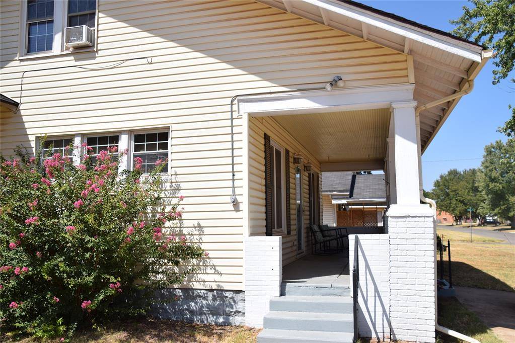 404 S 9th ST, Clinton, OK 73601